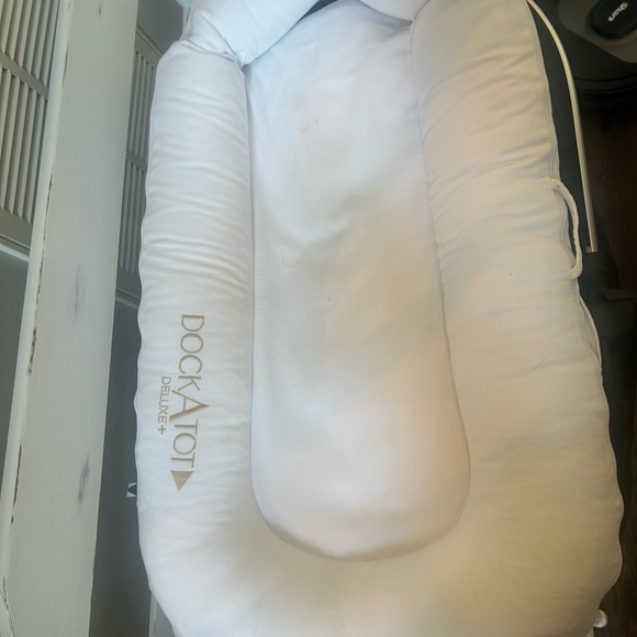 DockATot Deluxe+ White Baby Nest - Picture 1 of 1
